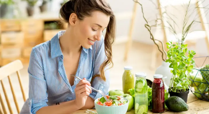 woman-enjoys-healthy-meal