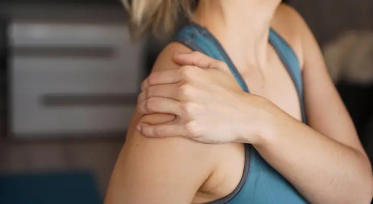 woman-with-frozen-shoulder