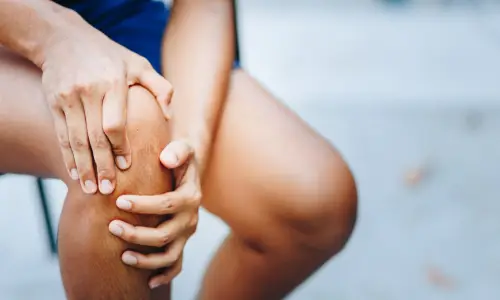 woman-with-joint-pain-in-knee